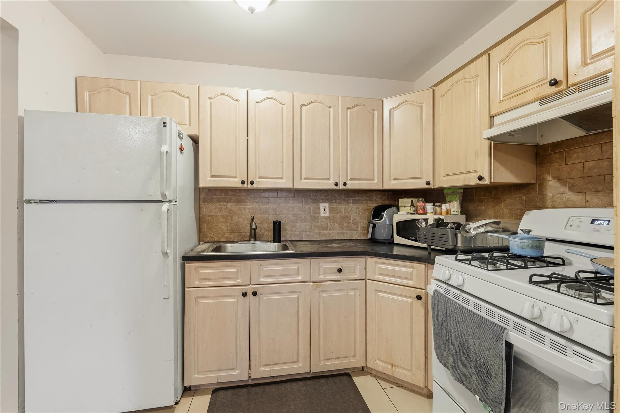 Single Family E 215th Street Bronx, NY 10467, MLS-1025183-40