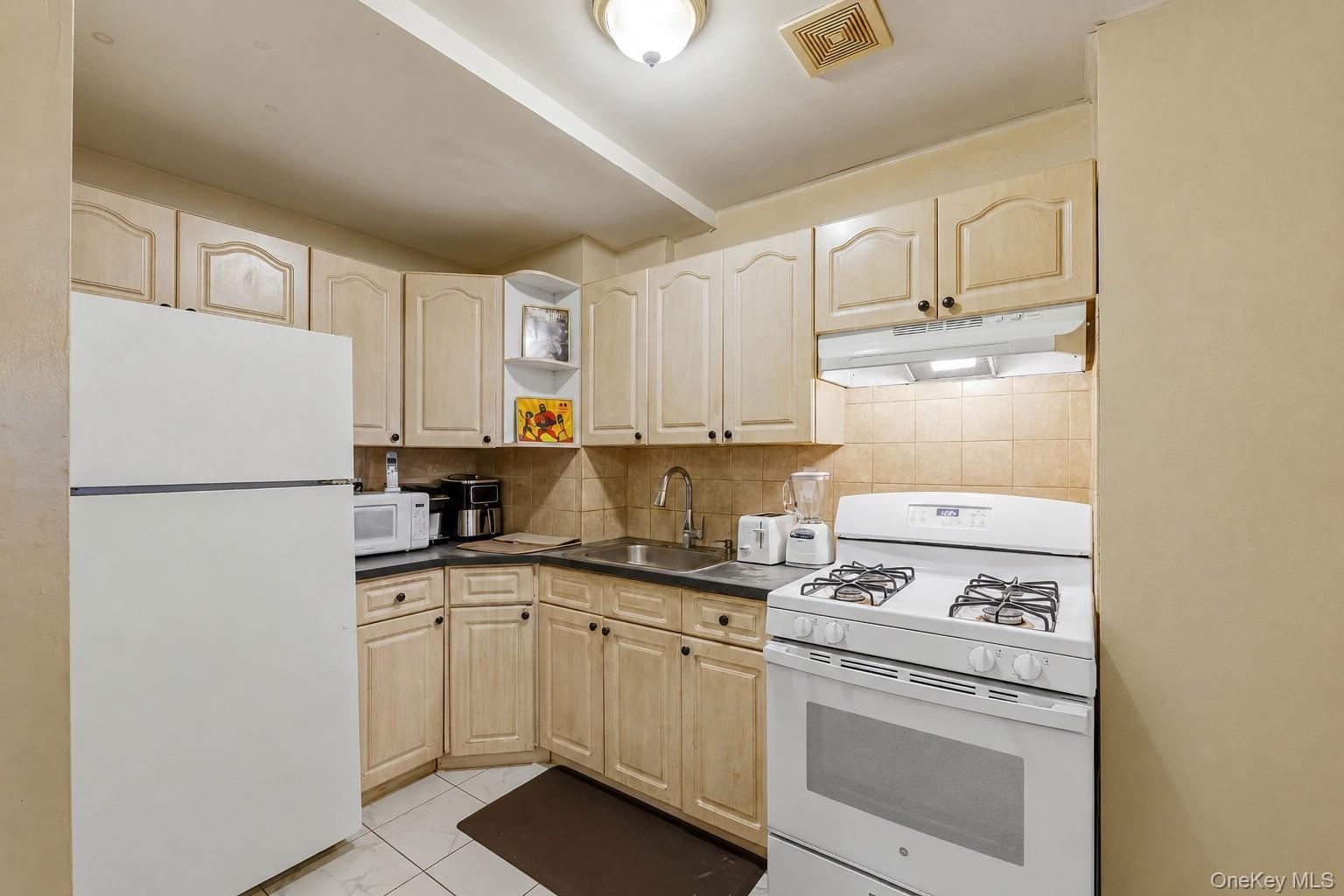 Single Family E 215th Street Bronx, NY 10467, MLS-1025183-42