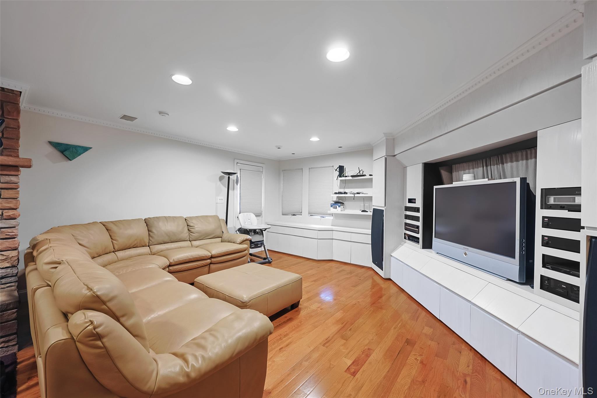 Single Family W Woods Road  Nassau County, NY 11020, MLS-1025193-8