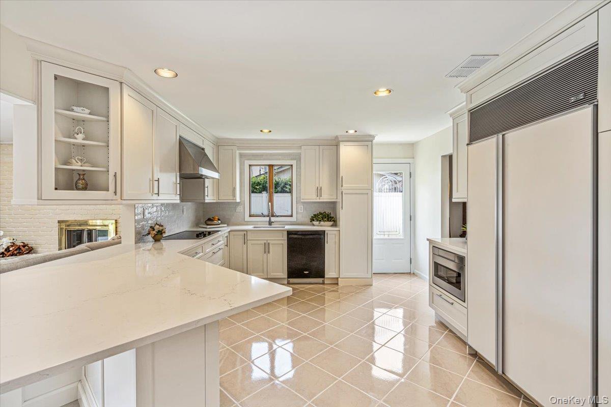 Single Family Clemson Lane Nassau County, NY 11797, MLS-1025222-5