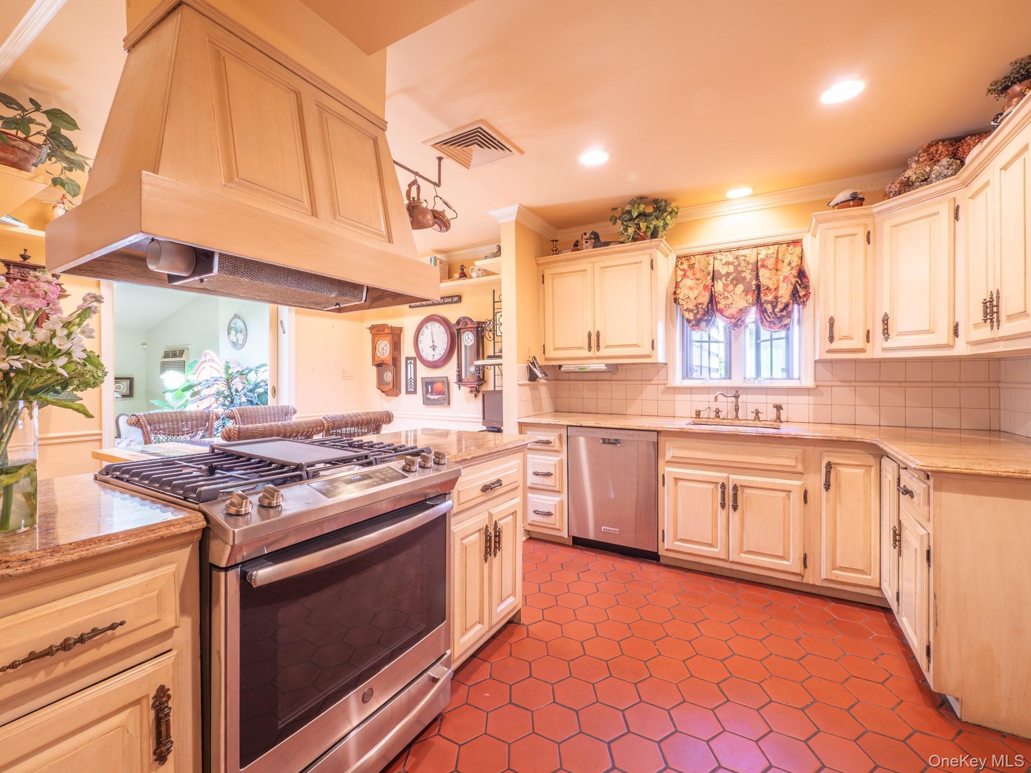 Single Family 180th Street Queens, NY 11365, MLS-1025241-15