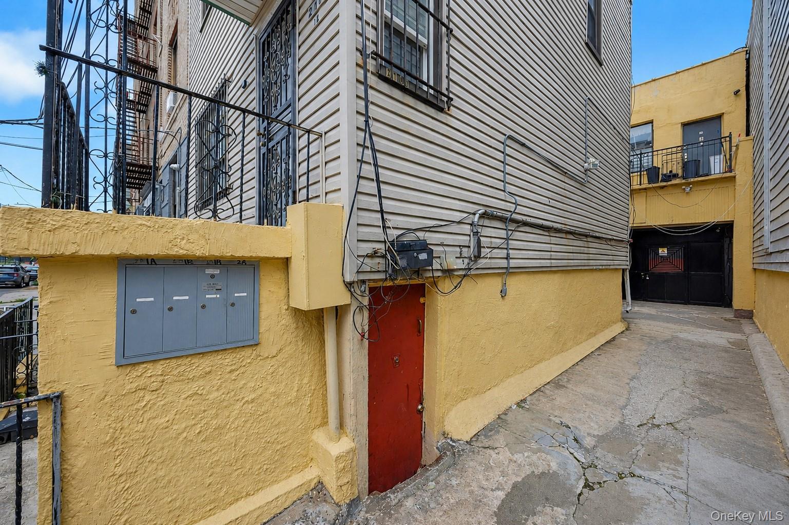 Single Family Arthur Avenue Bronx, NY 10457, MLS-1025290-2