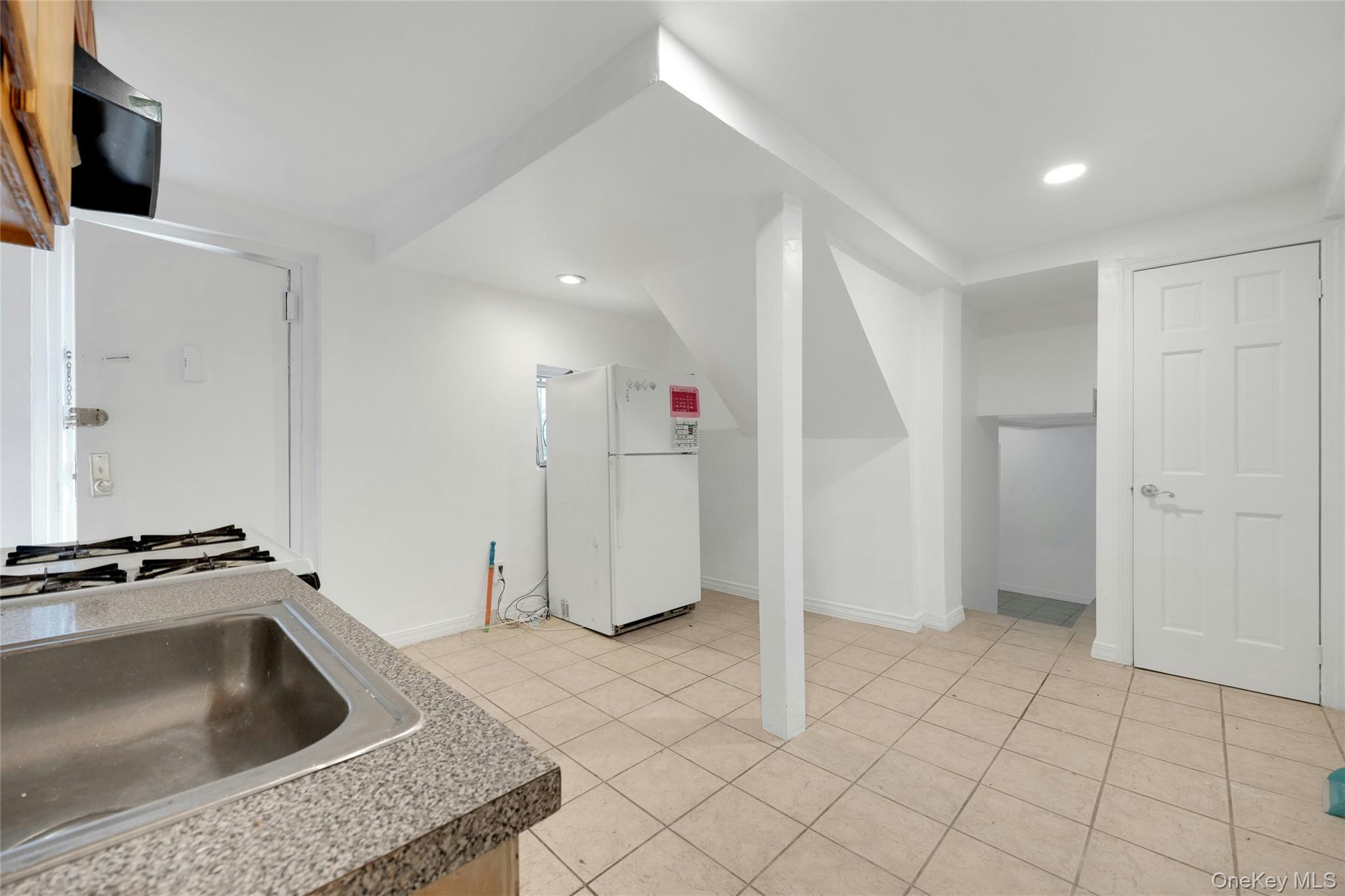 Single Family Arthur Avenue Bronx, NY 10457, MLS-1025290-20