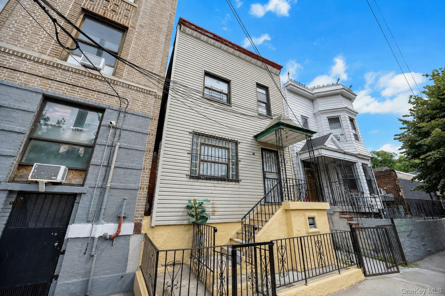 Single Family Arthur Avenue  Bronx, NY 10457, MLS-1025290-32