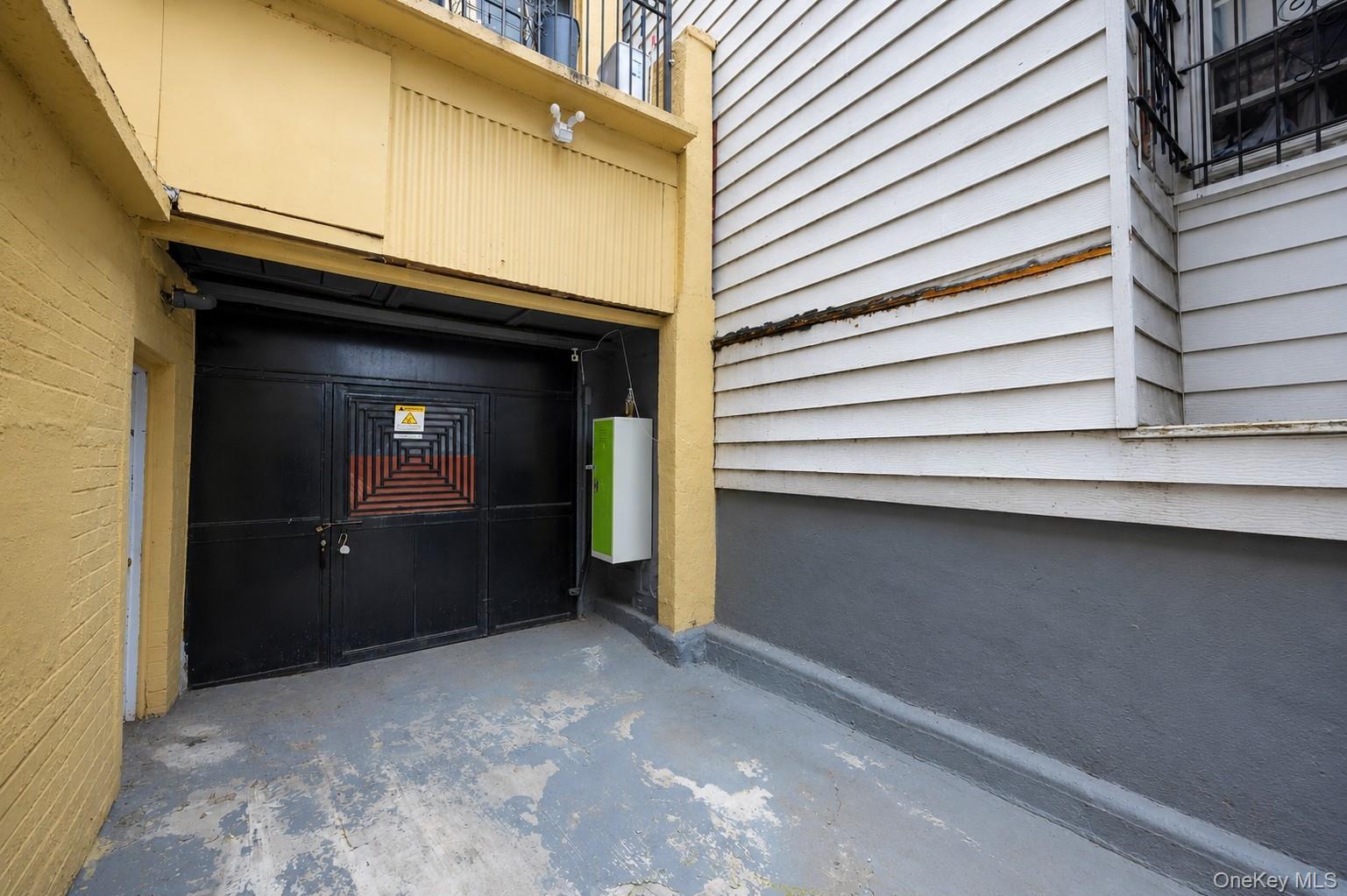Single Family Arthur Avenue Bronx, NY 10457, MLS-1025290-4