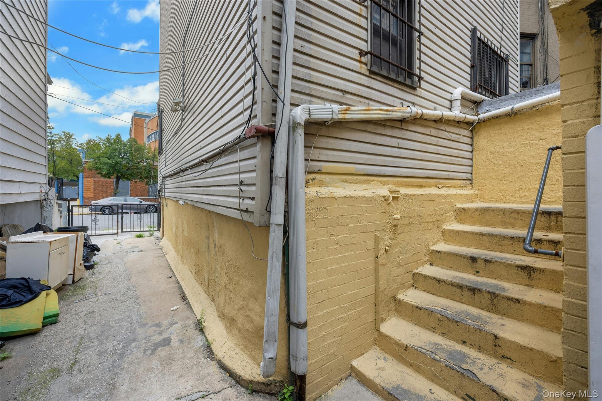 Single Family Arthur Avenue Bronx, NY 10457, MLS-1025290-5