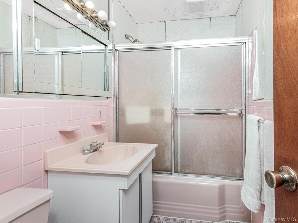 Single Family Tiemann Avenue Bronx, NY 10469, MLS-1025356-11