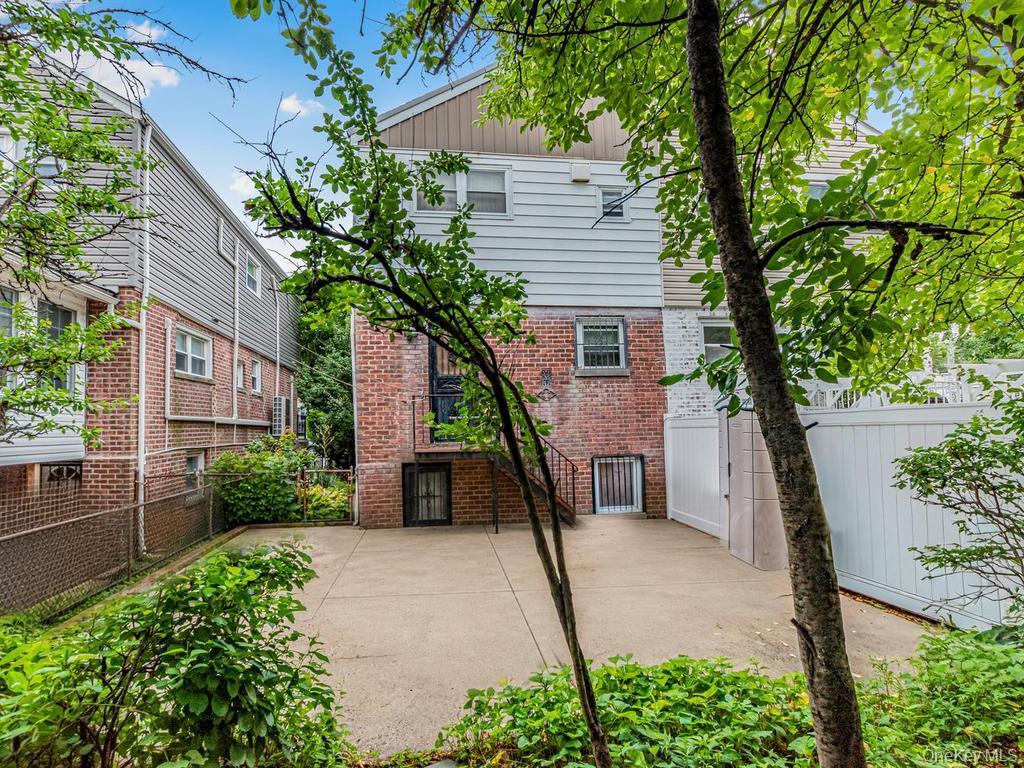 Single Family Tiemann Avenue Bronx, NY 10469, MLS-1025356-16