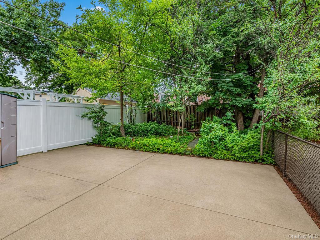 Single Family Tiemann Avenue Bronx, NY 10469, MLS-1025356-17