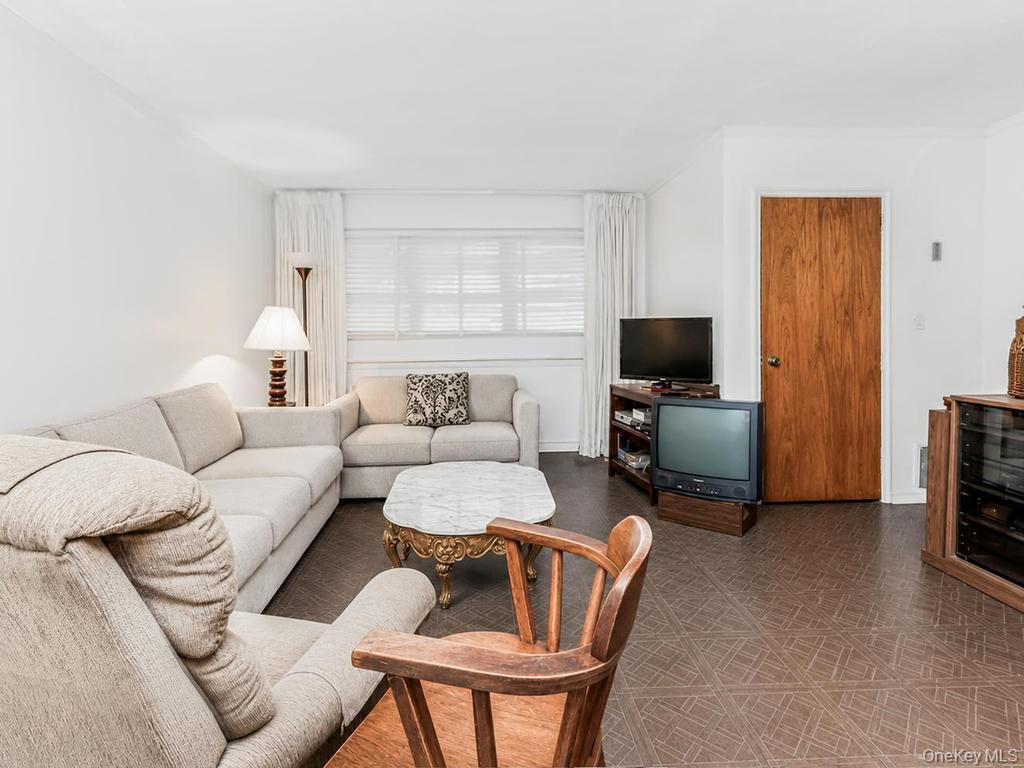 Single Family Tiemann Avenue Bronx, NY 10469, MLS-1025356-2