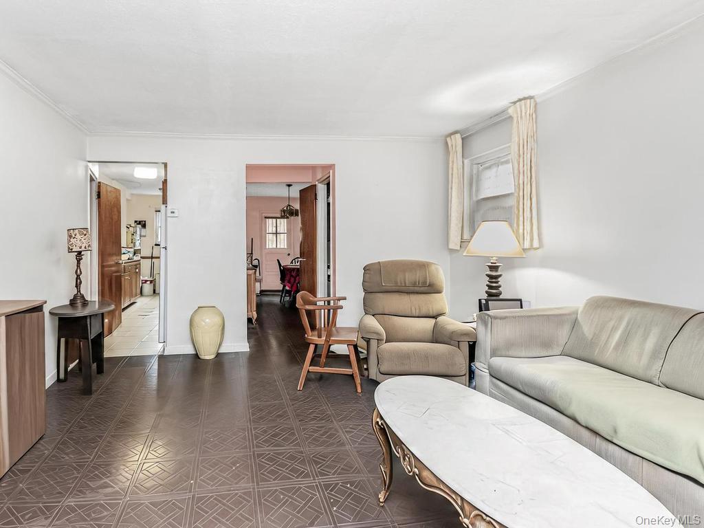 Single Family Tiemann Avenue Bronx, NY 10469, MLS-1025356-3