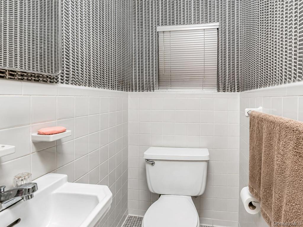 Single Family Tiemann Avenue Bronx, NY 10469, MLS-1025356-7
