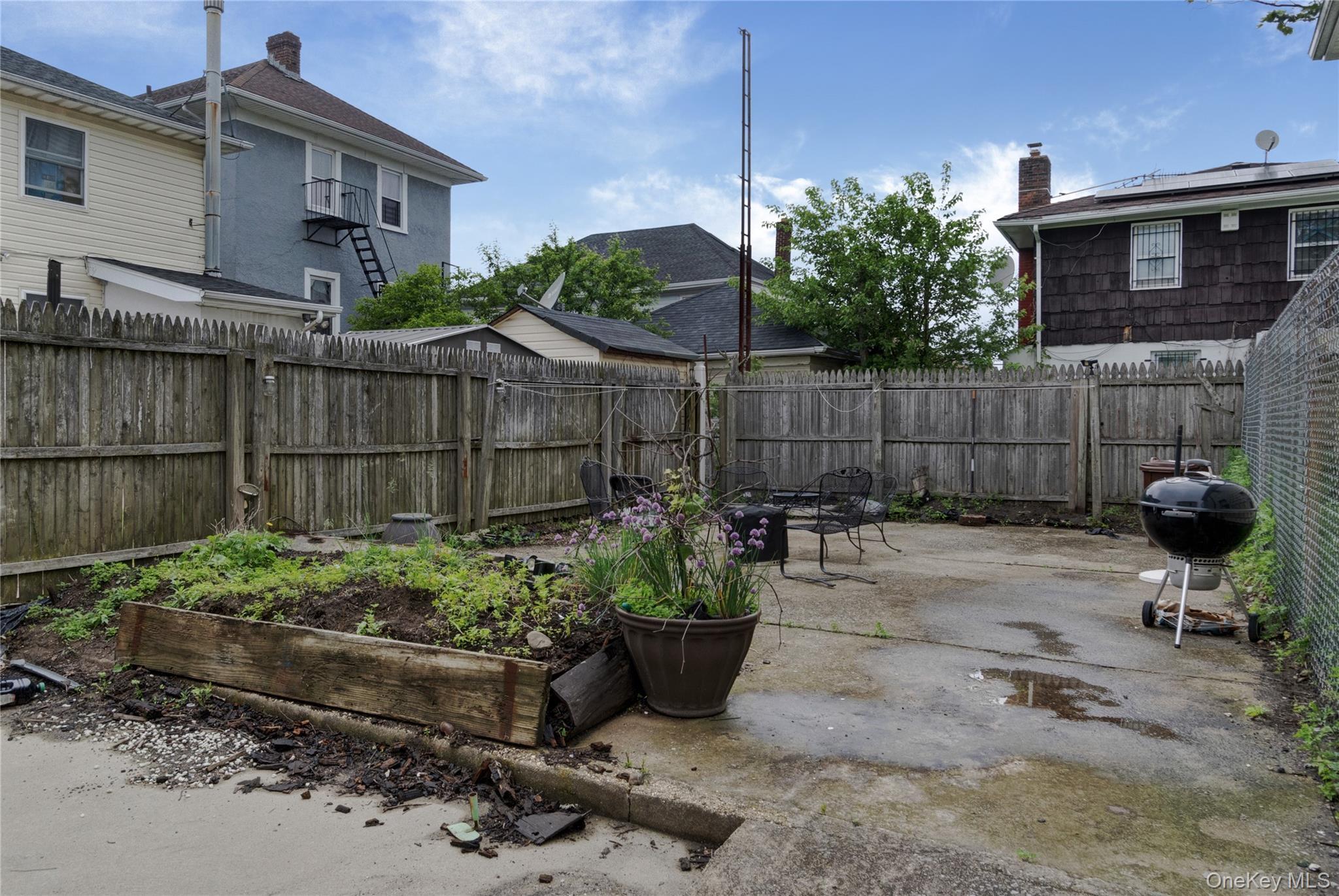 Single Family Gouverneur Avenue  Queens, NY 11692, MLS-1025377-16
