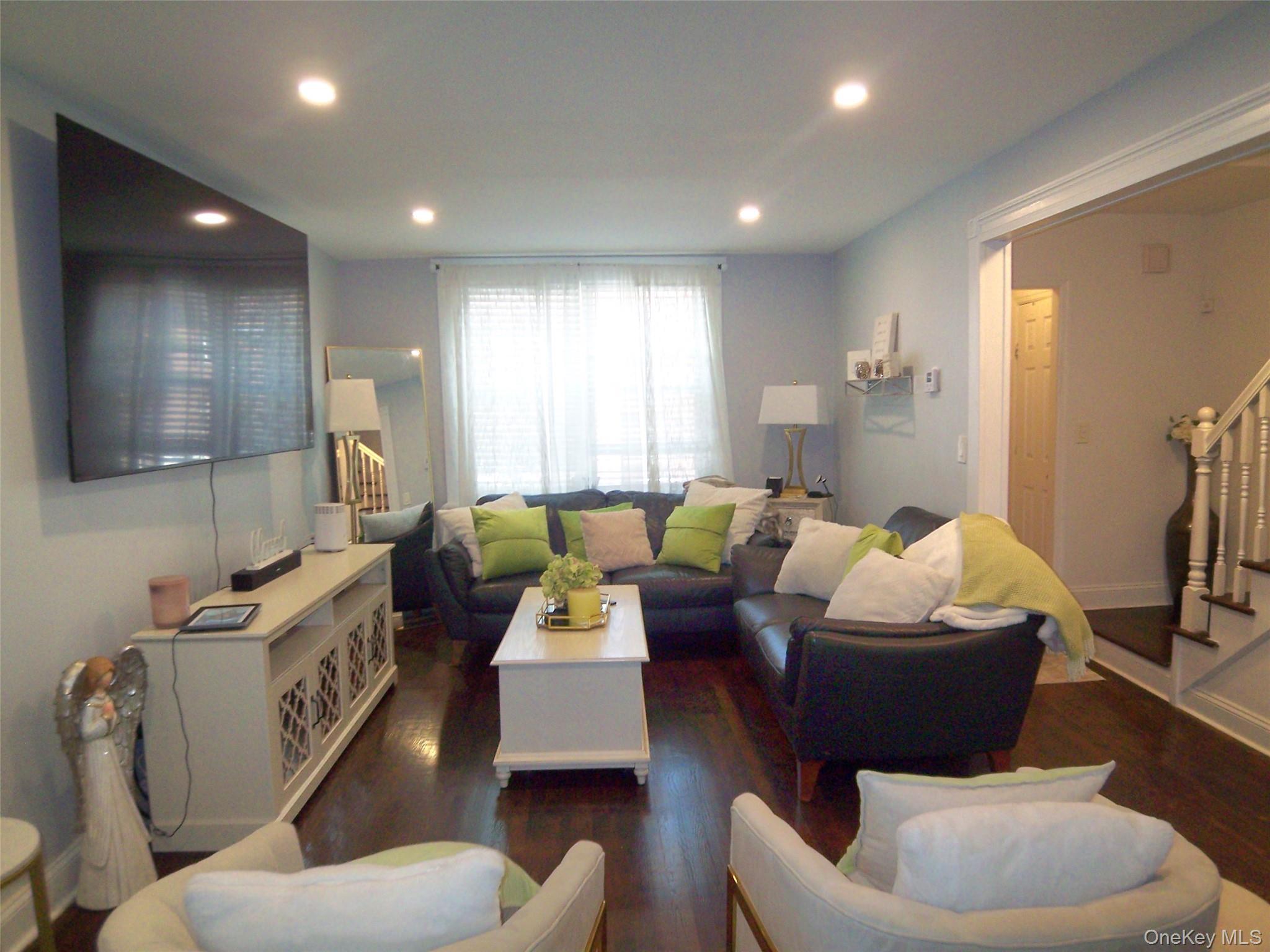 Single Family Byron Avenue Bronx, NY 10466, MLS-1025392-15