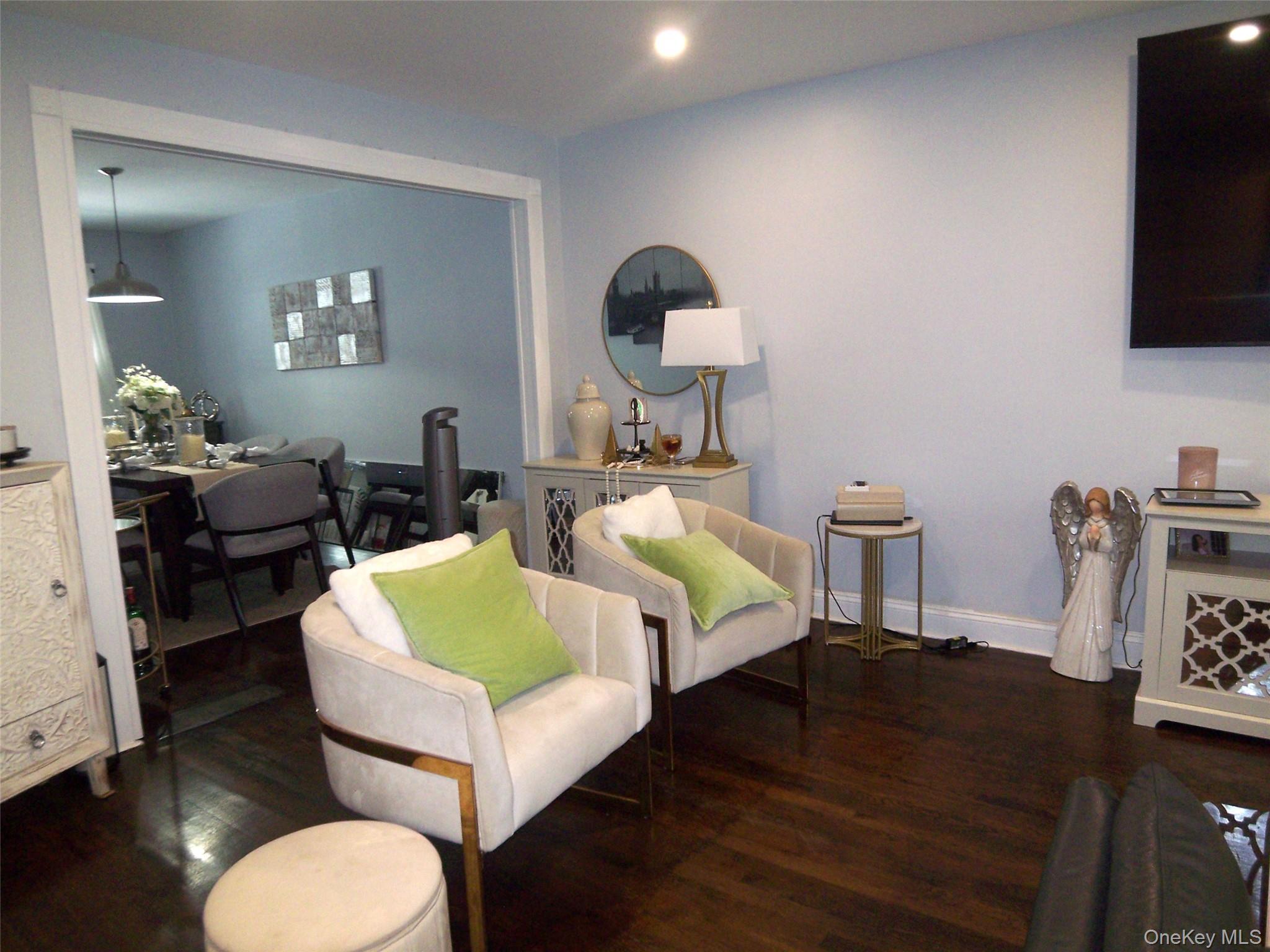 Single Family Byron Avenue Bronx, NY 10466, MLS-1025392-19