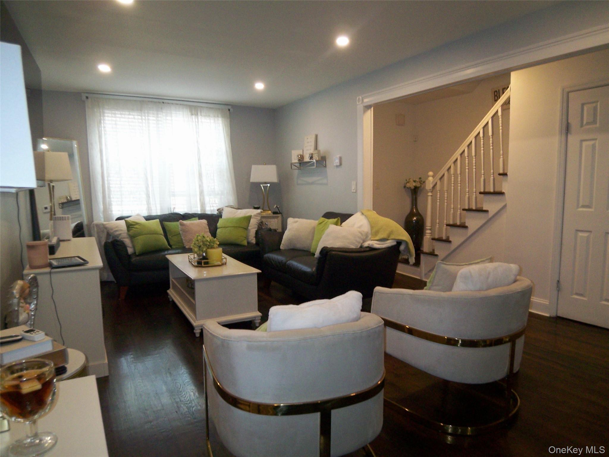 Single Family Byron Avenue Bronx, NY 10466, MLS-1025392-21