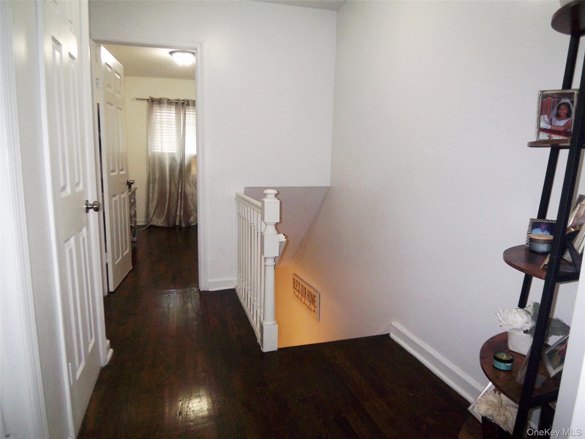 Single Family Byron Avenue Bronx, NY 10466, MLS-1025392-22