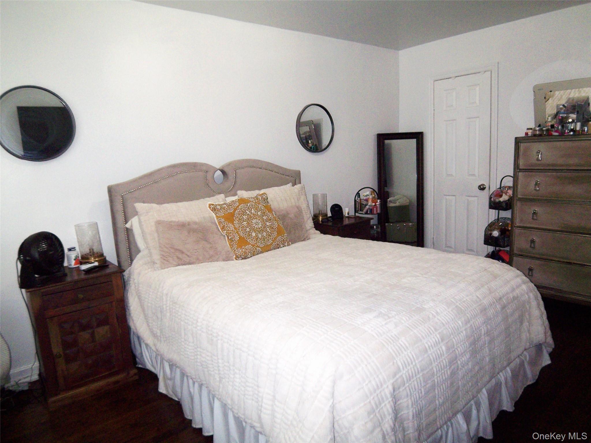 Single Family Byron Avenue Bronx, NY 10466, MLS-1025392-23