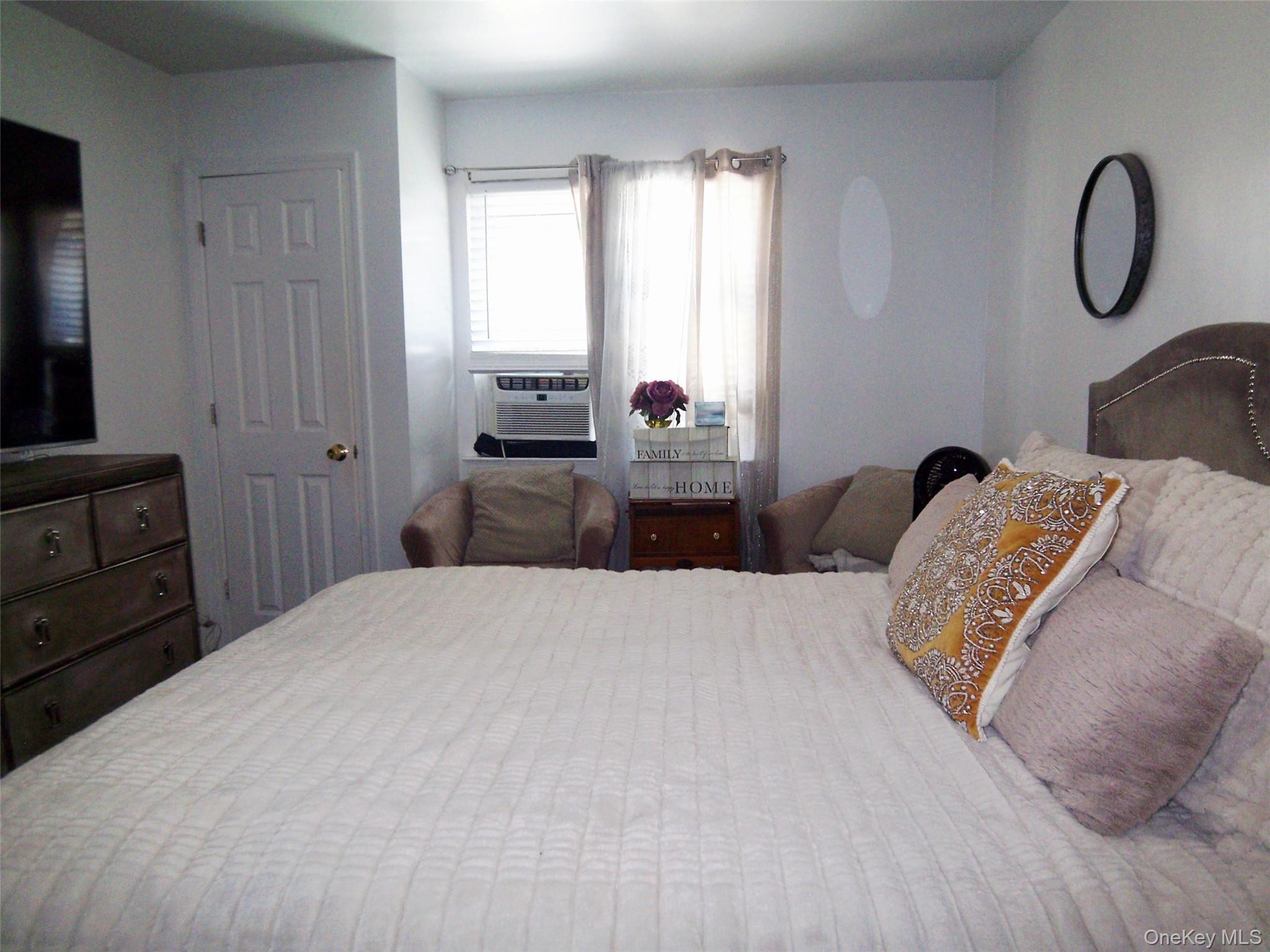 Single Family Byron Avenue Bronx, NY 10466, MLS-1025392-24