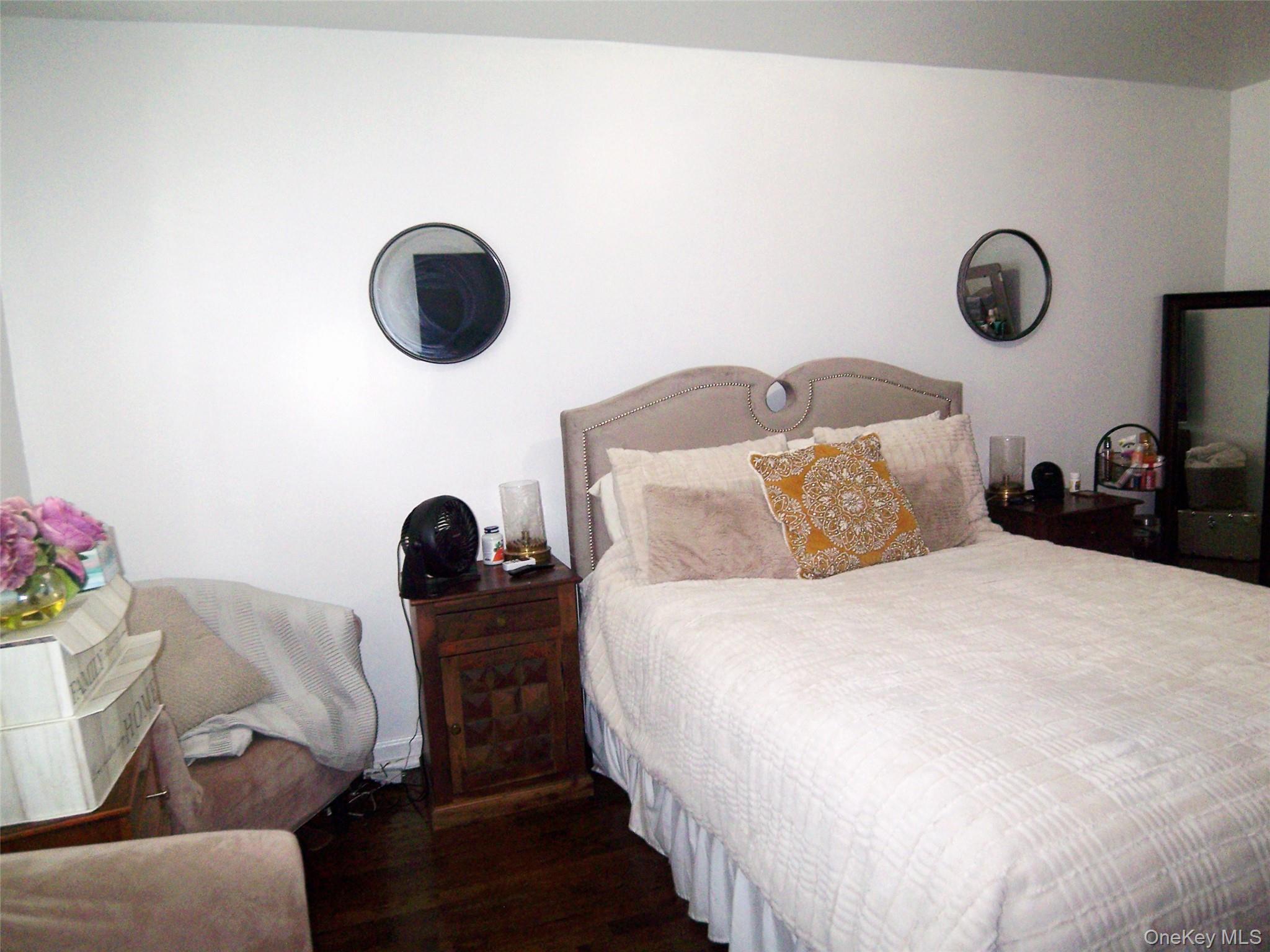 Single Family Byron Avenue Bronx, NY 10466, MLS-1025392-25