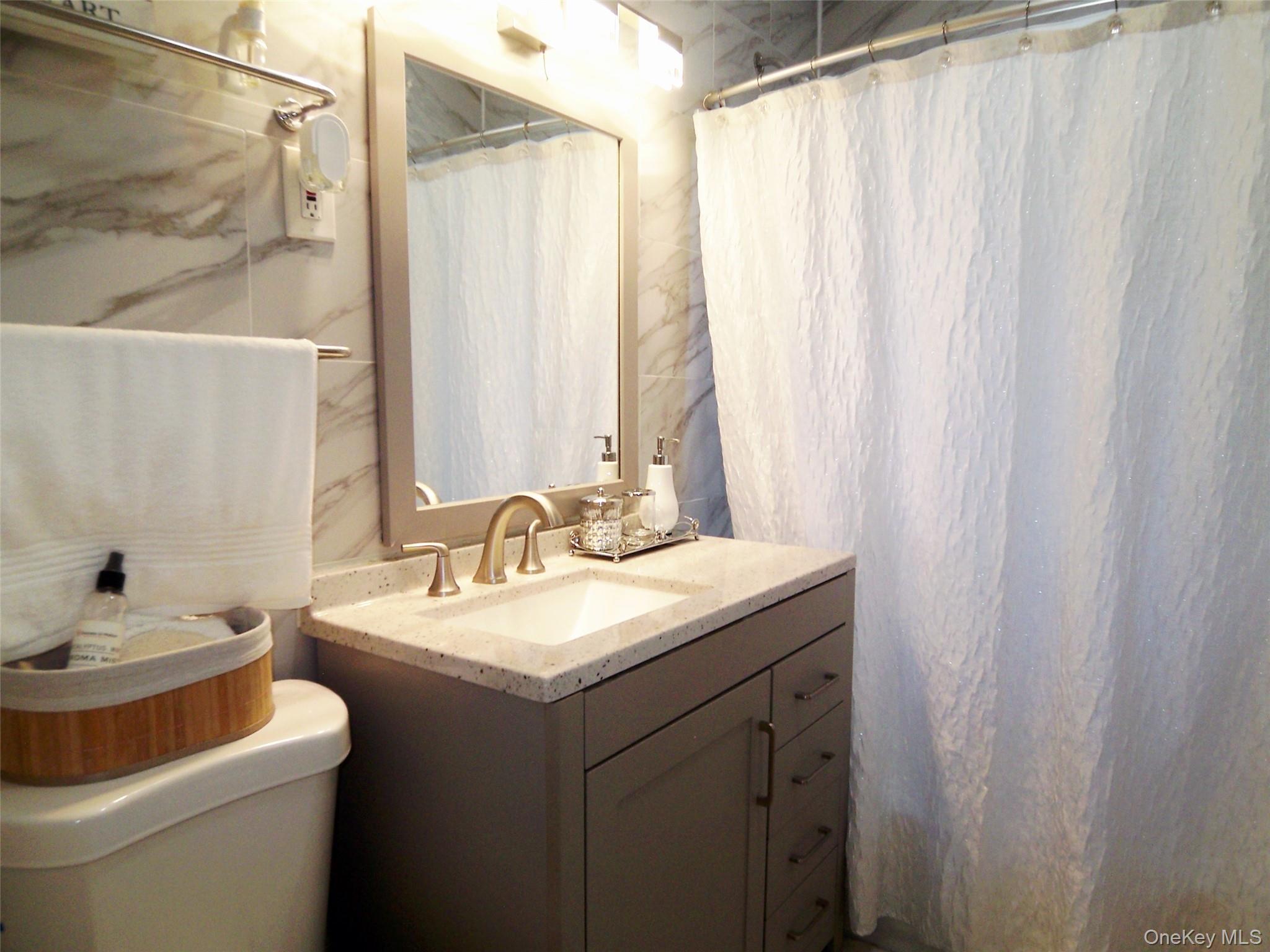 Single Family Byron Avenue Bronx, NY 10466, MLS-1025392-31