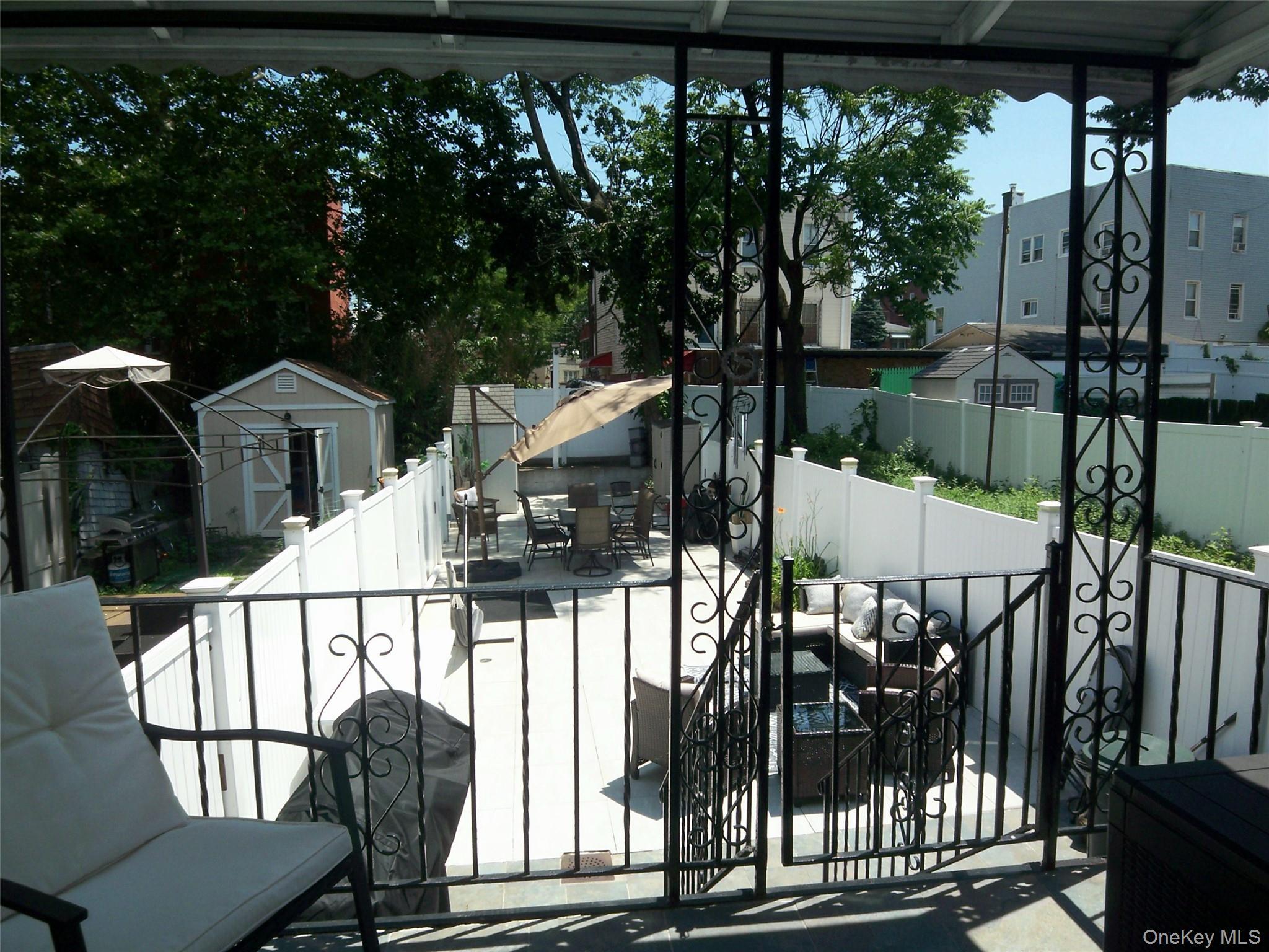 Single Family Byron Avenue Bronx, NY 10466, MLS-1025392-34