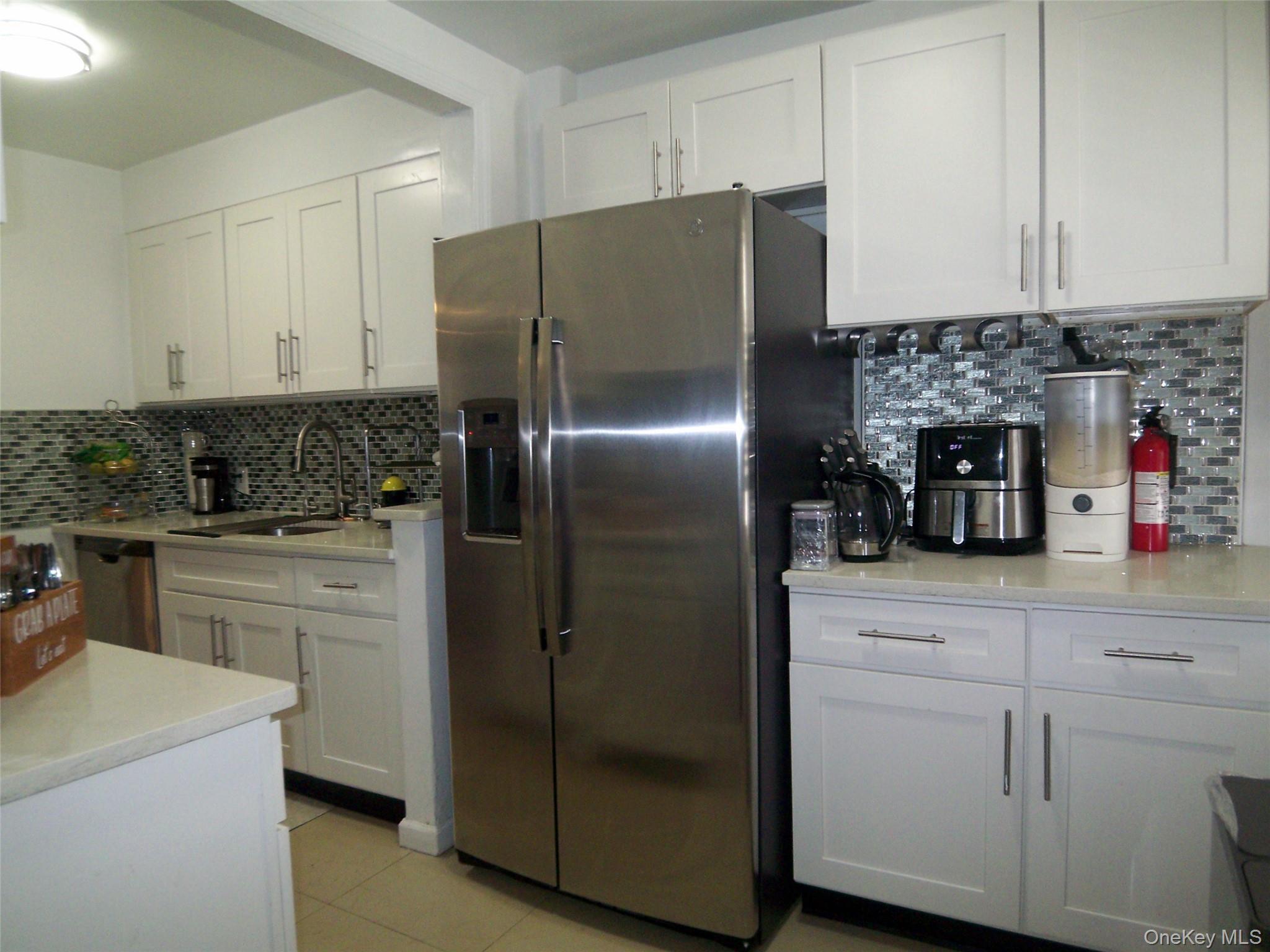 Single Family Byron Avenue Bronx, NY 10466, MLS-1025392-5