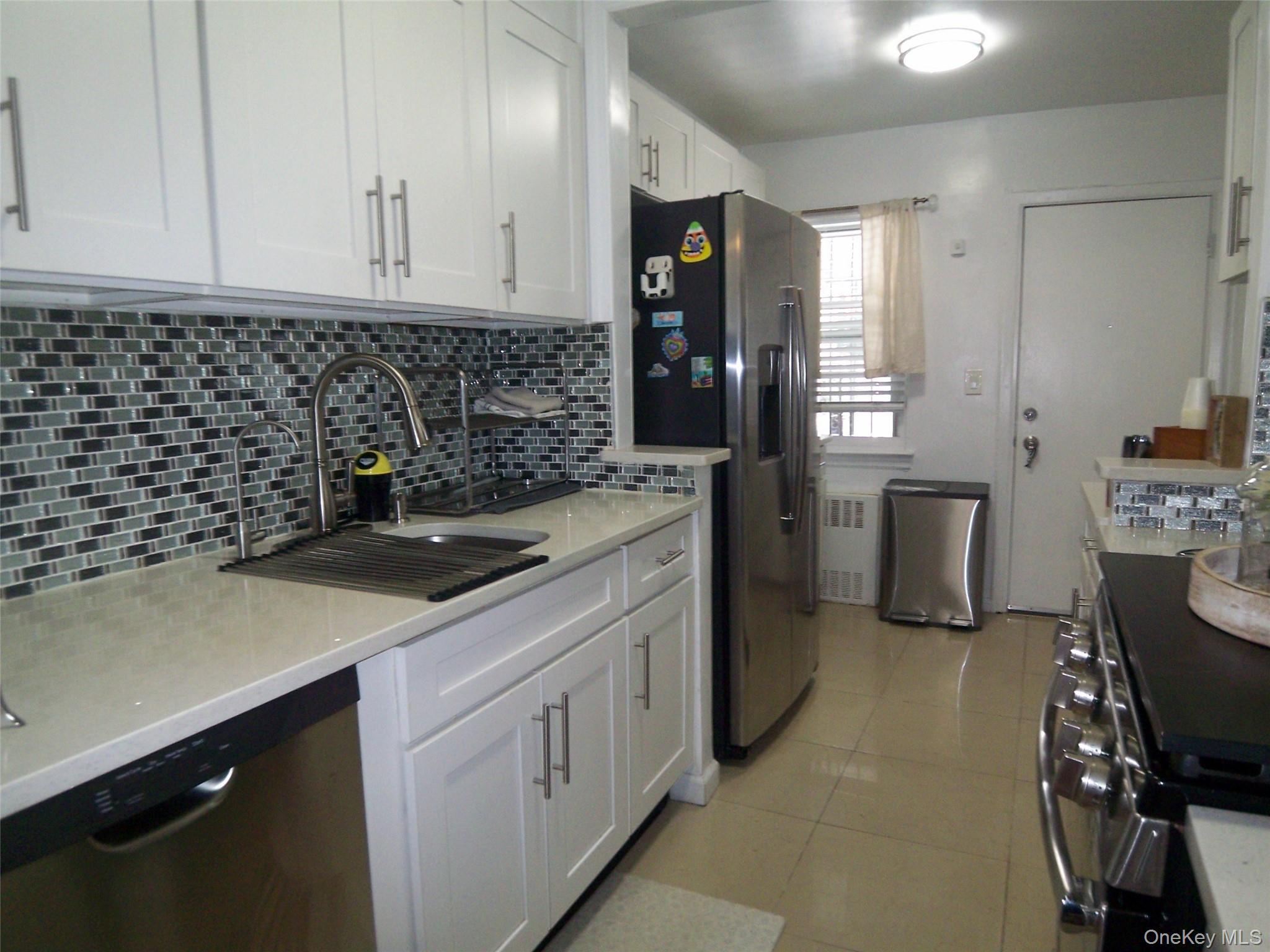 Single Family Byron Avenue Bronx, NY 10466, MLS-1025392-8