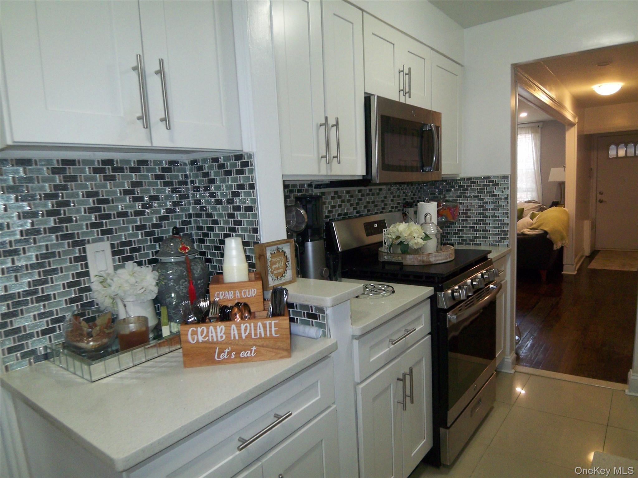 Single Family Byron Avenue Bronx, NY 10466, MLS-1025392-9