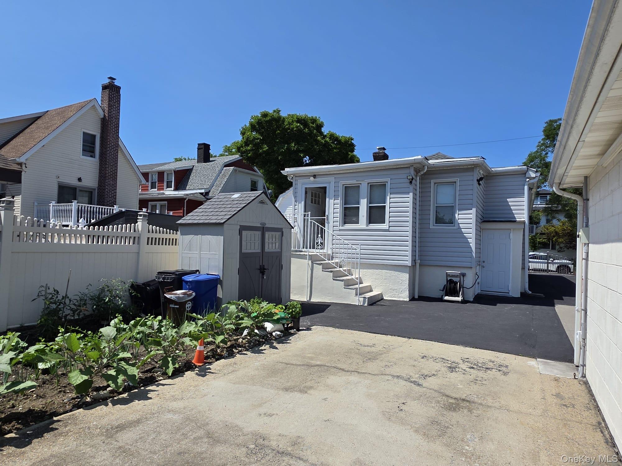 Single Family Hosmer Avenue  Bronx, NY 10465, MLS-1025398-10