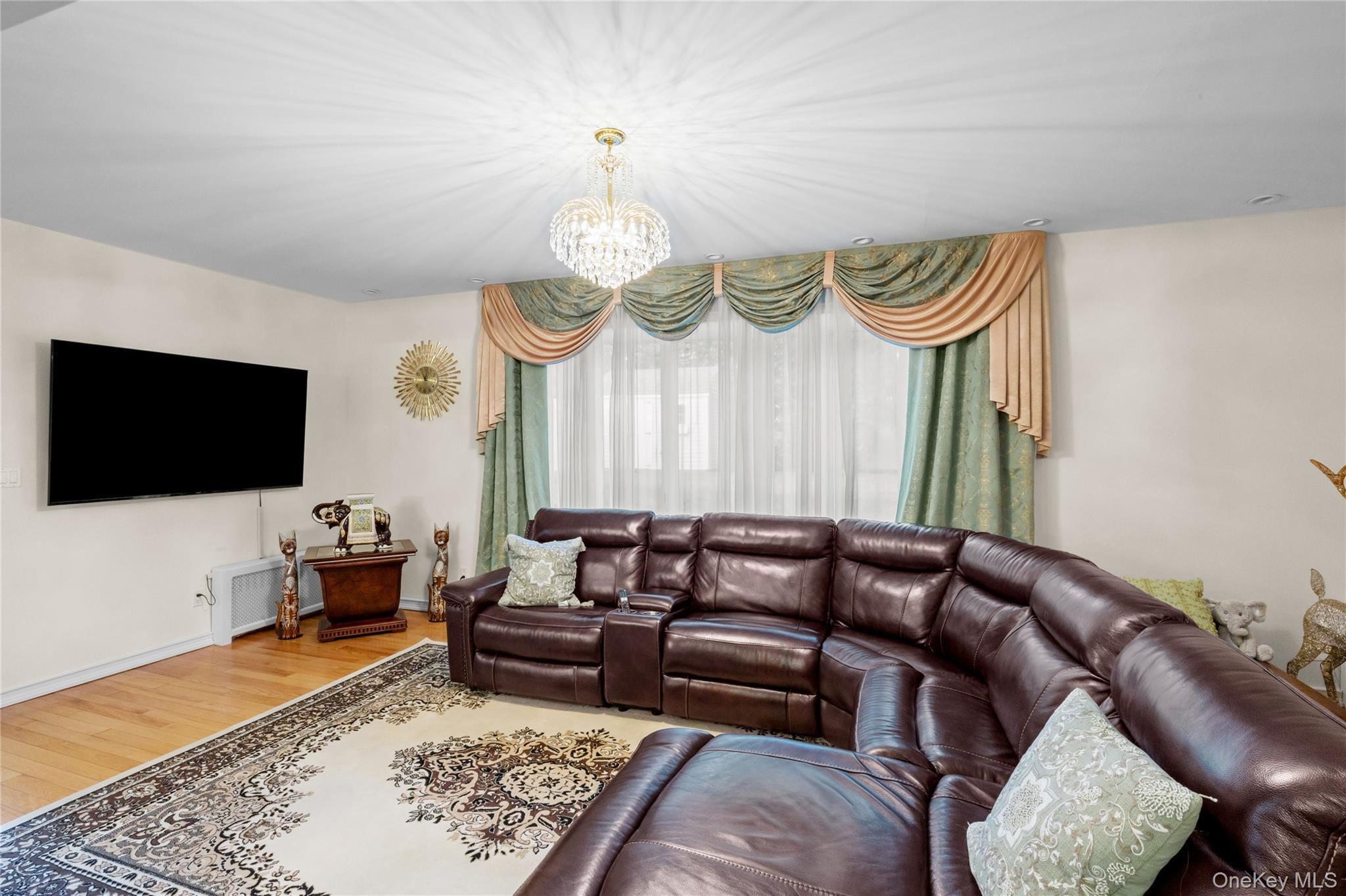Single Family Lee Place Nassau County, NY 11710, MLS-1025403-16