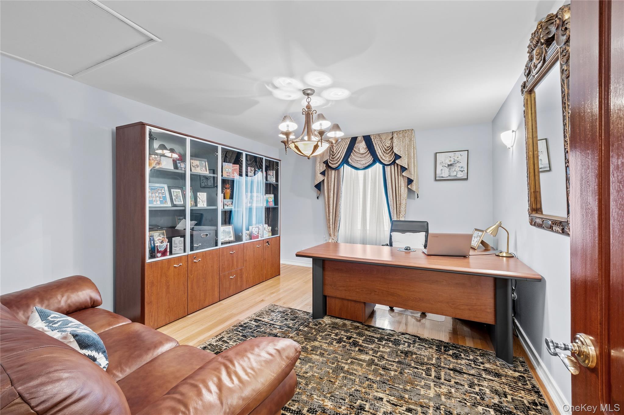 Single Family Lee Place Nassau County, NY 11710, MLS-1025403-37
