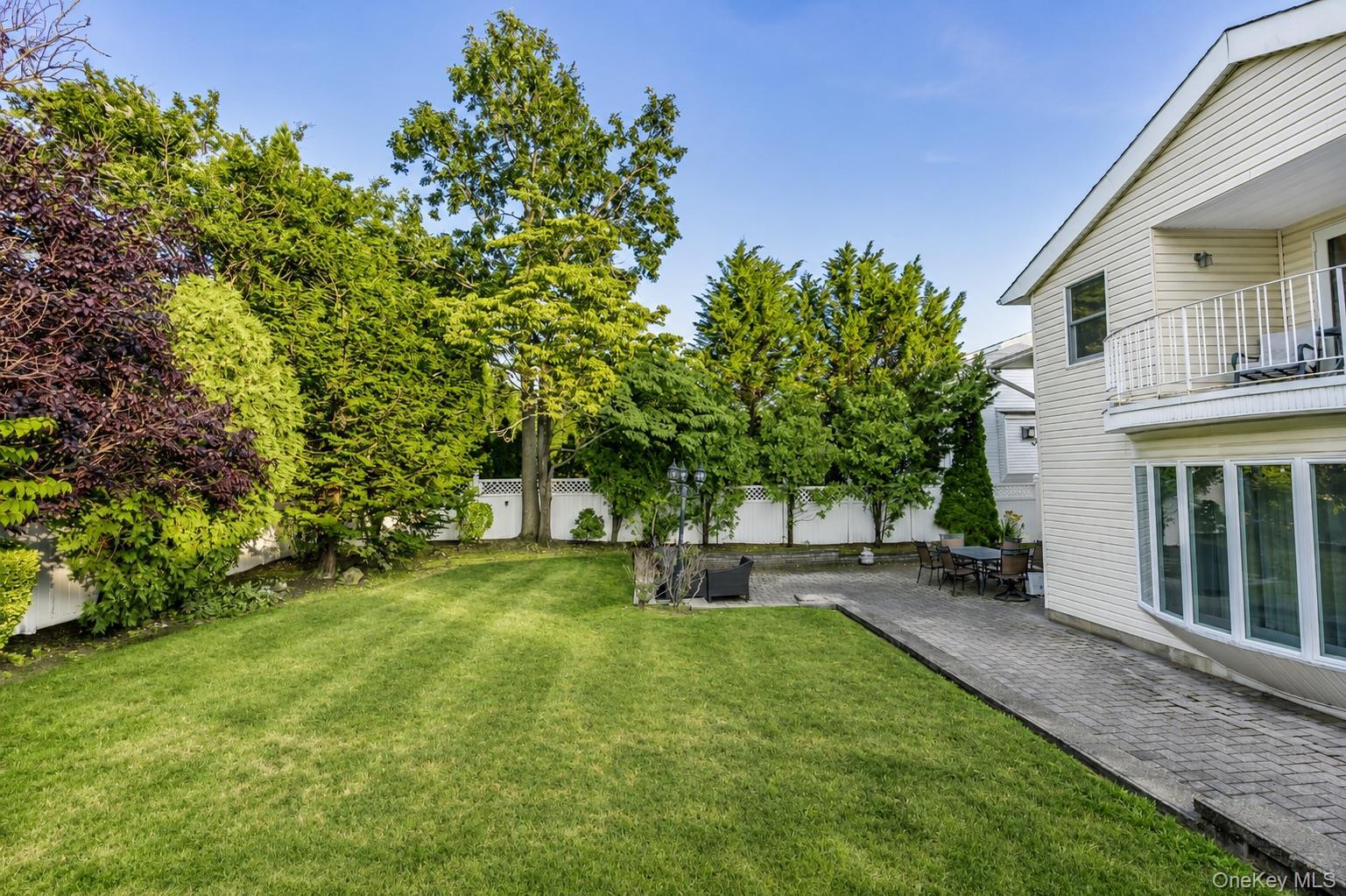 Single Family Lee Place Nassau County, NY 11710, MLS-1025403-41