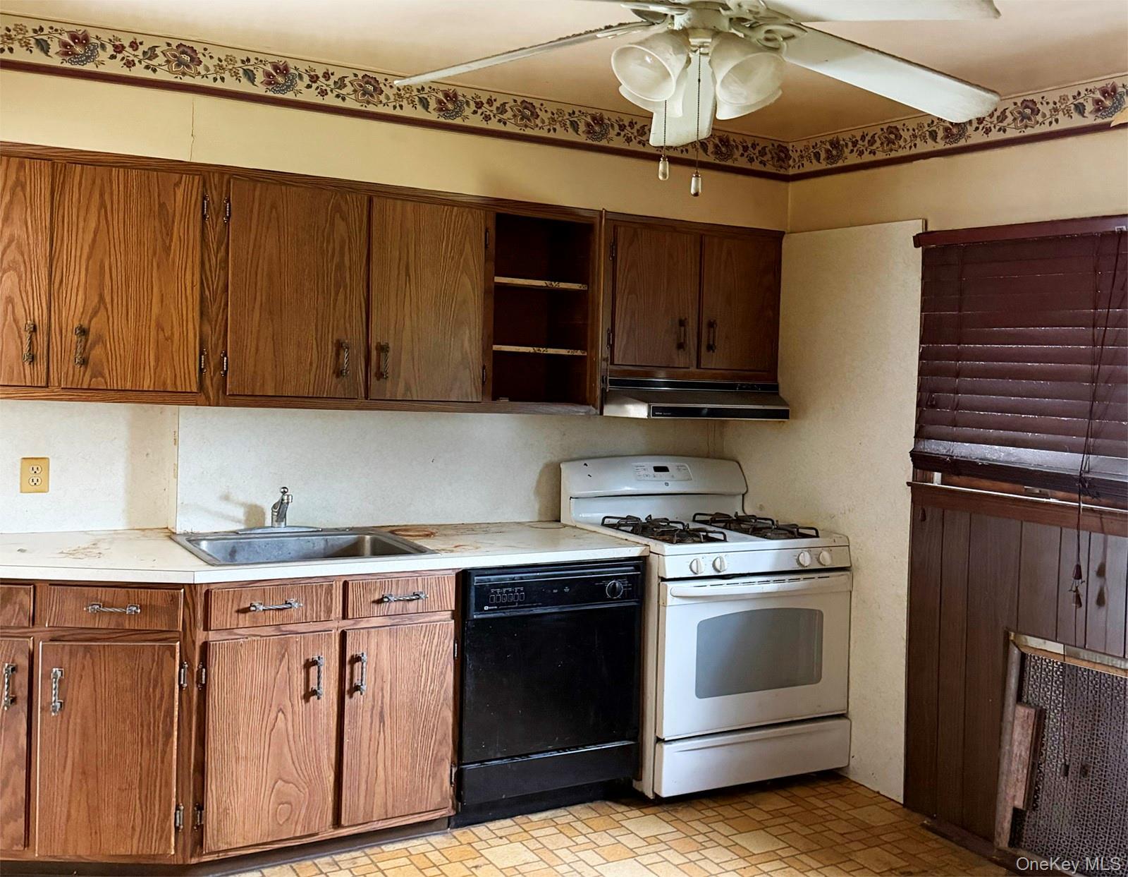Single Family Sperry Boulevard Nassau County, NY 11040, MLS-1025411-5