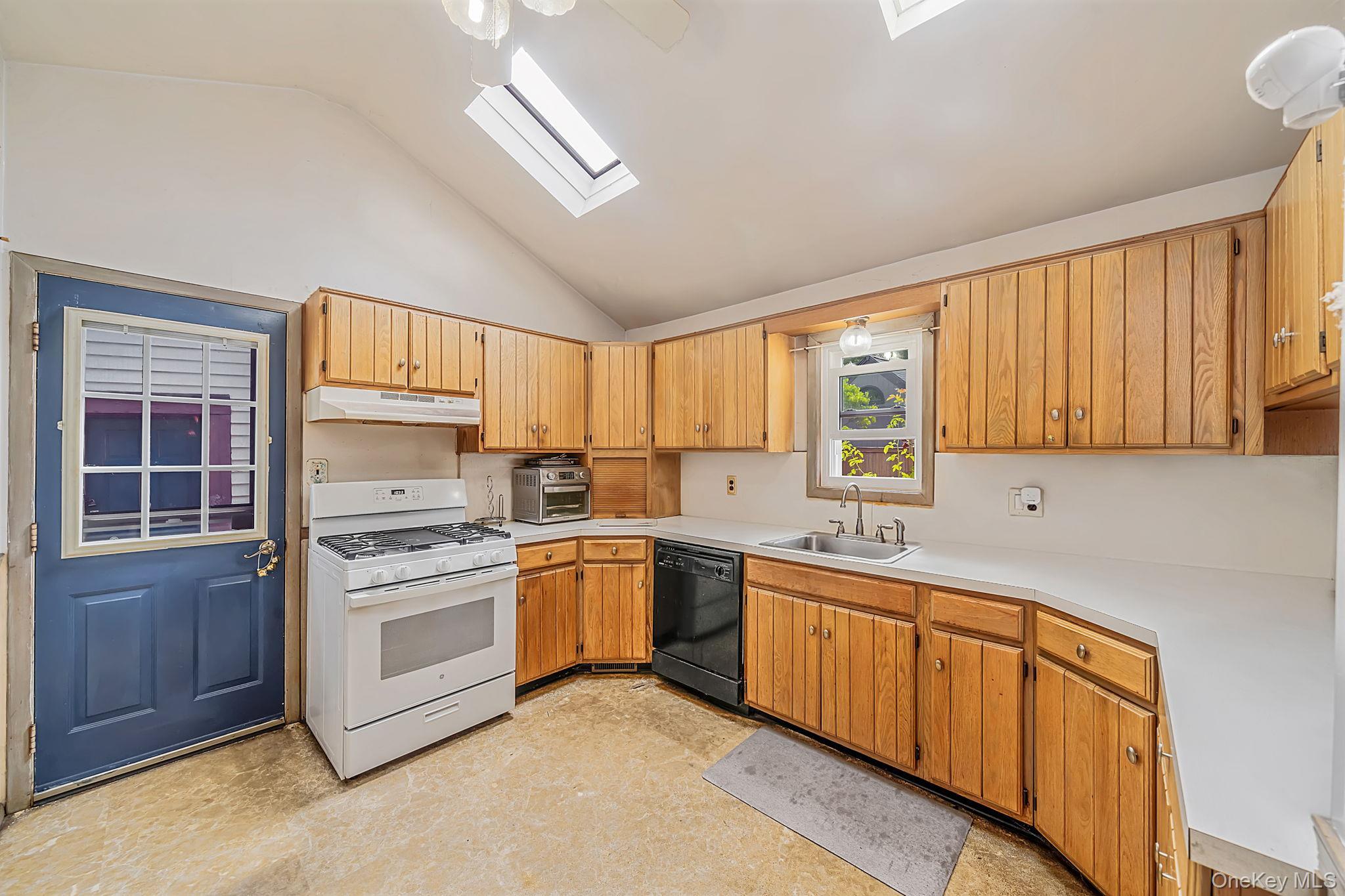 Single Family N Clinton Avenue Suffolk County, NY 11706, MLS-1025441-12