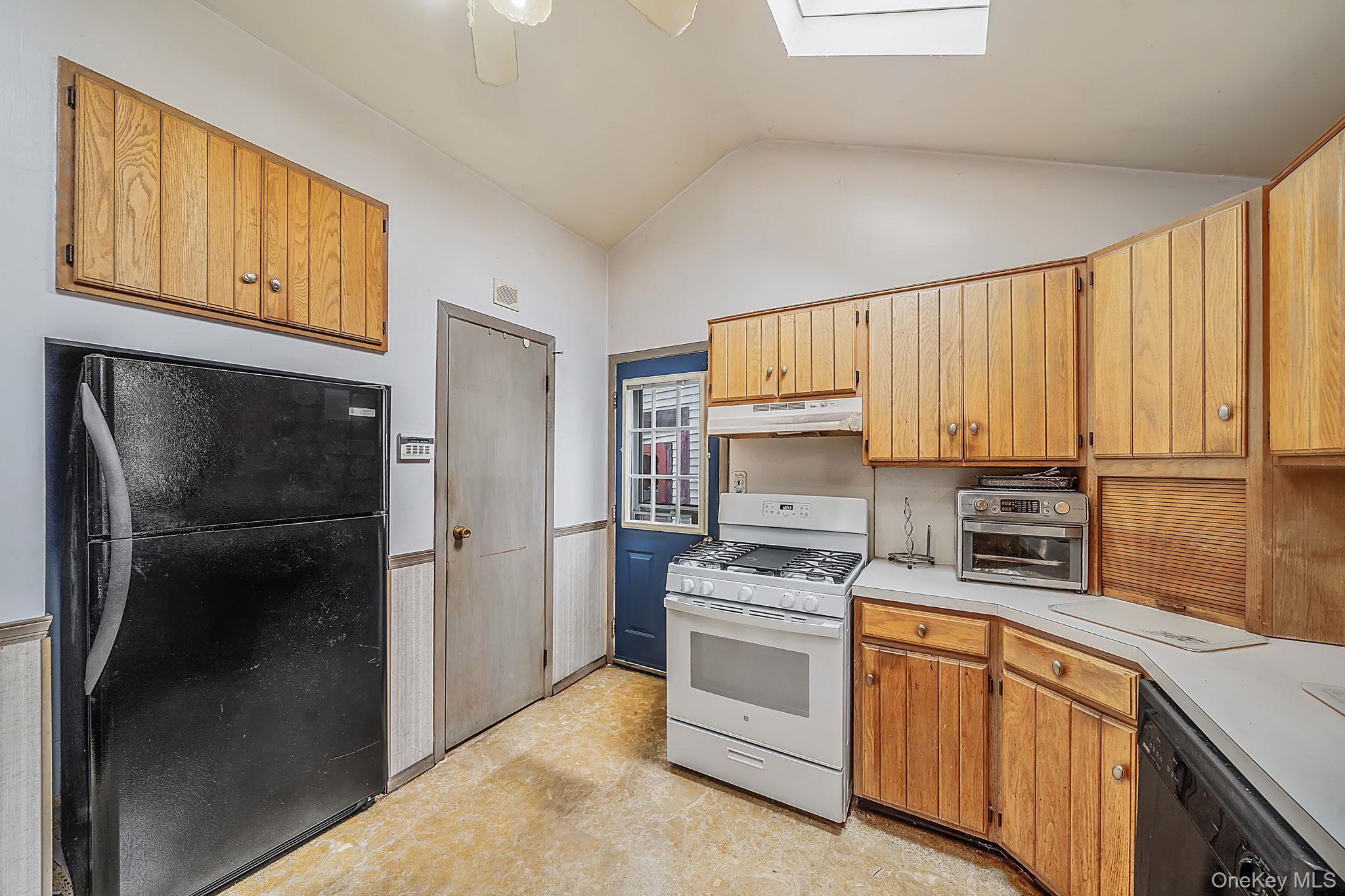 Single Family N Clinton Avenue Suffolk County, NY 11706, MLS-1025441-13