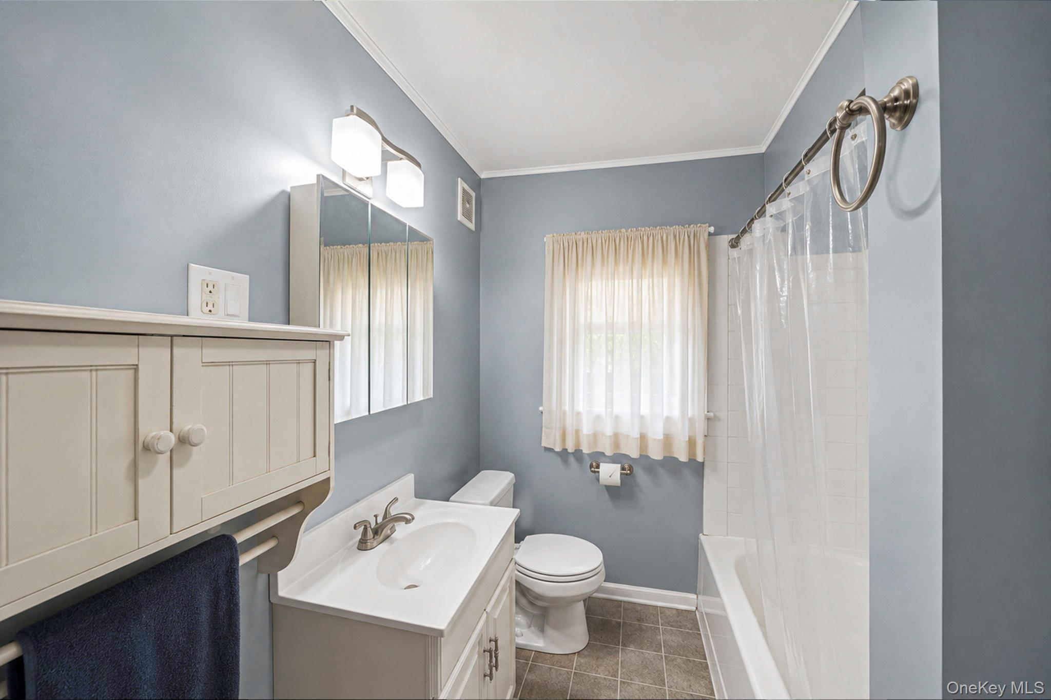 Single Family N Clinton Avenue Suffolk County, NY 11706, MLS-1025441-15
