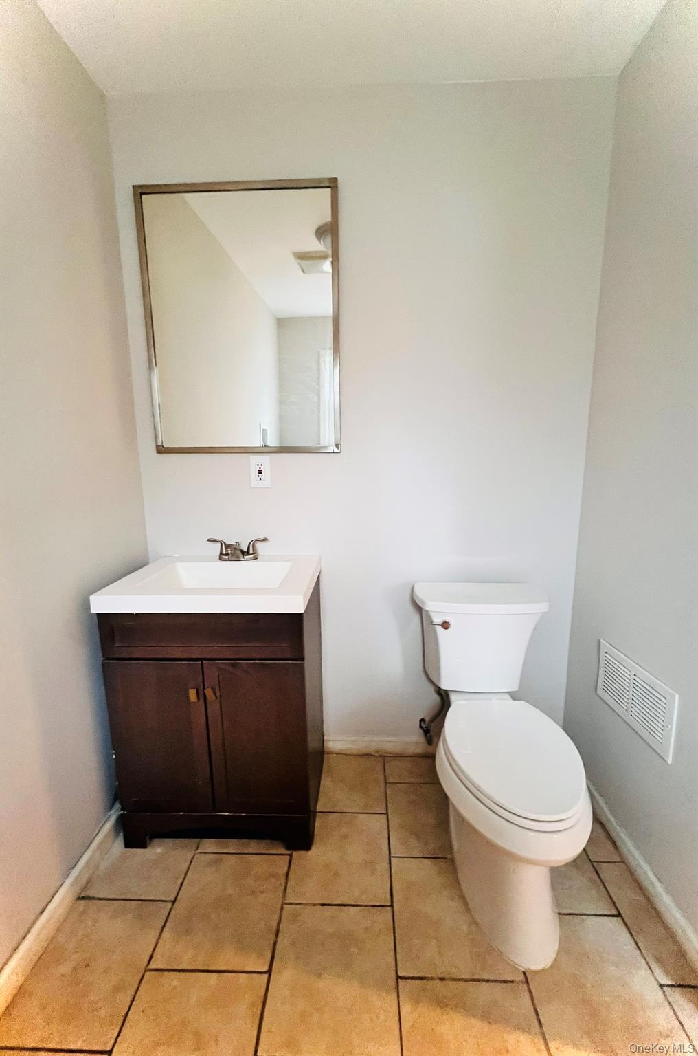 Single Family Summercress Lane Suffolk County, NY 11727, MLS-1025456-25