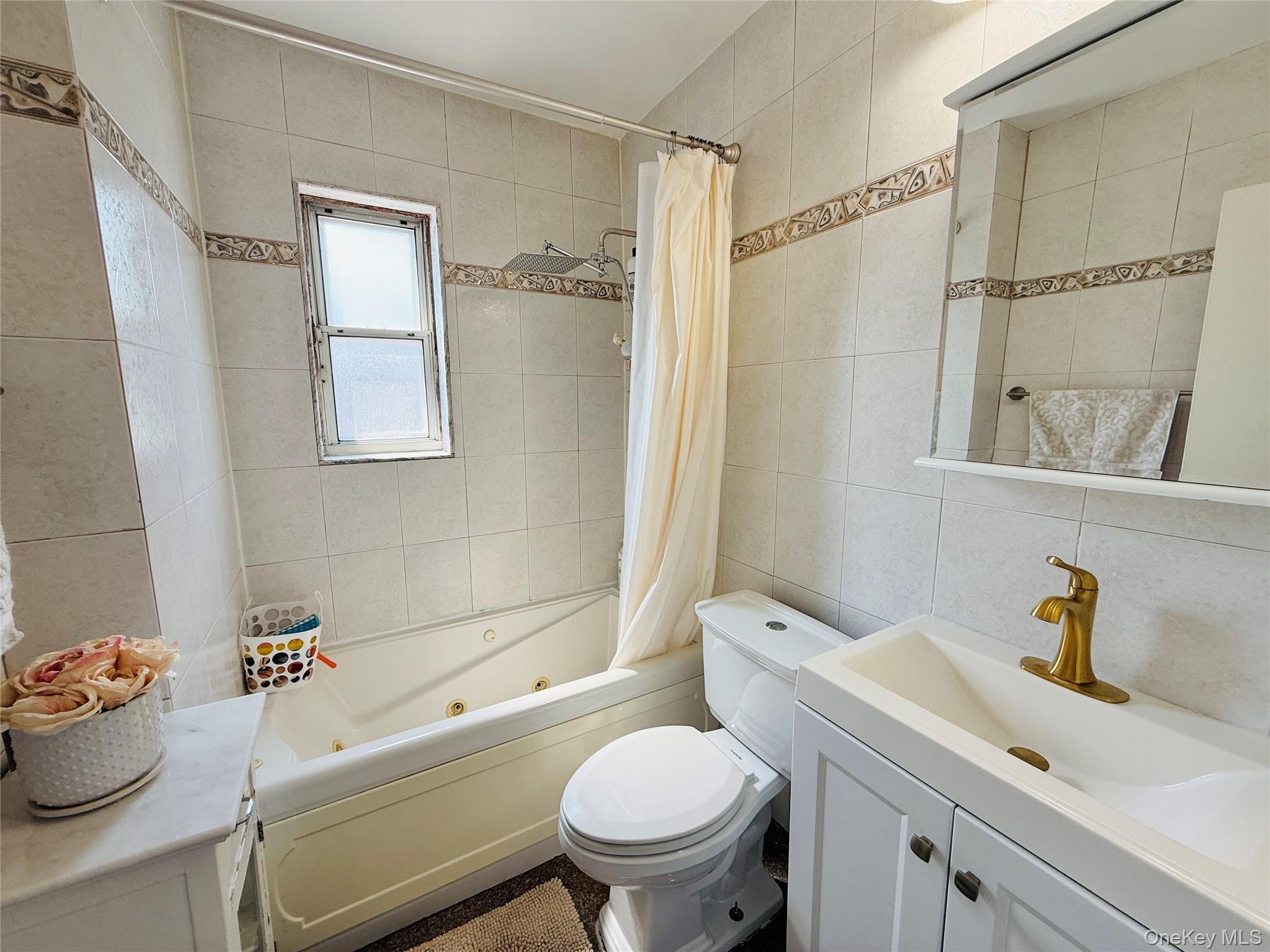Single Family Bayview Avenue Bronx, NY 10465, MLS-1025553-15