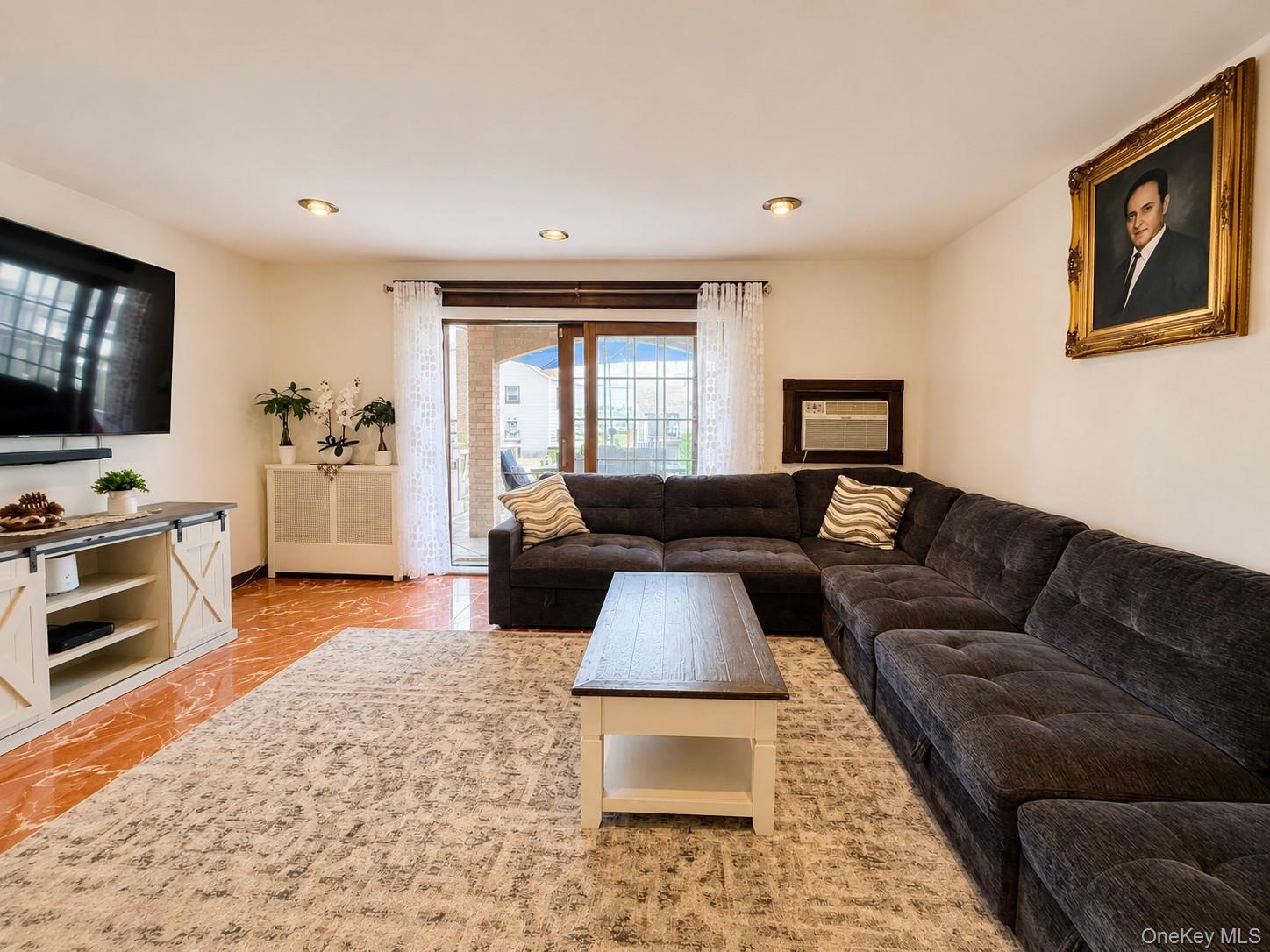 Single Family Bayview Avenue Bronx, NY 10465, MLS-1025553-8