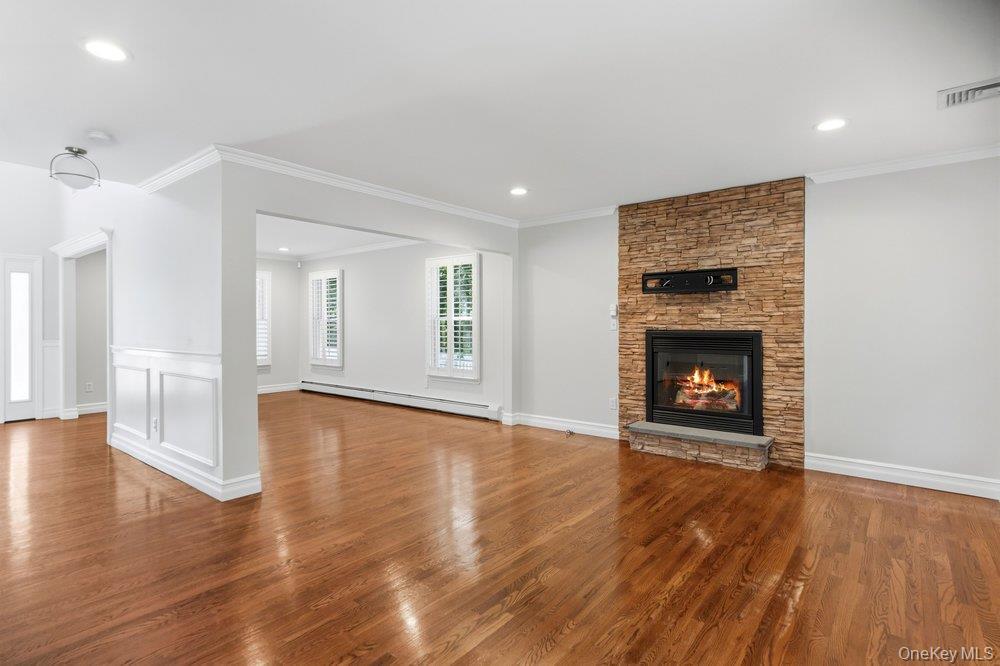 Single Family Victoria Court Suffolk County, NY 11769, MLS-1025608-15