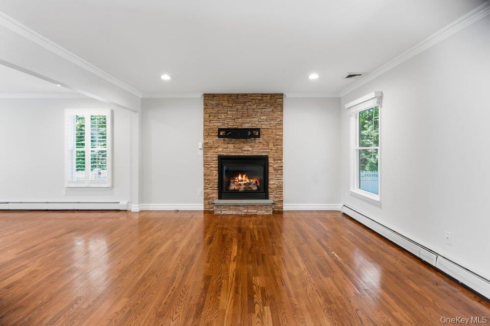Single Family Victoria Court Suffolk County, NY 11769, MLS-1025608-16