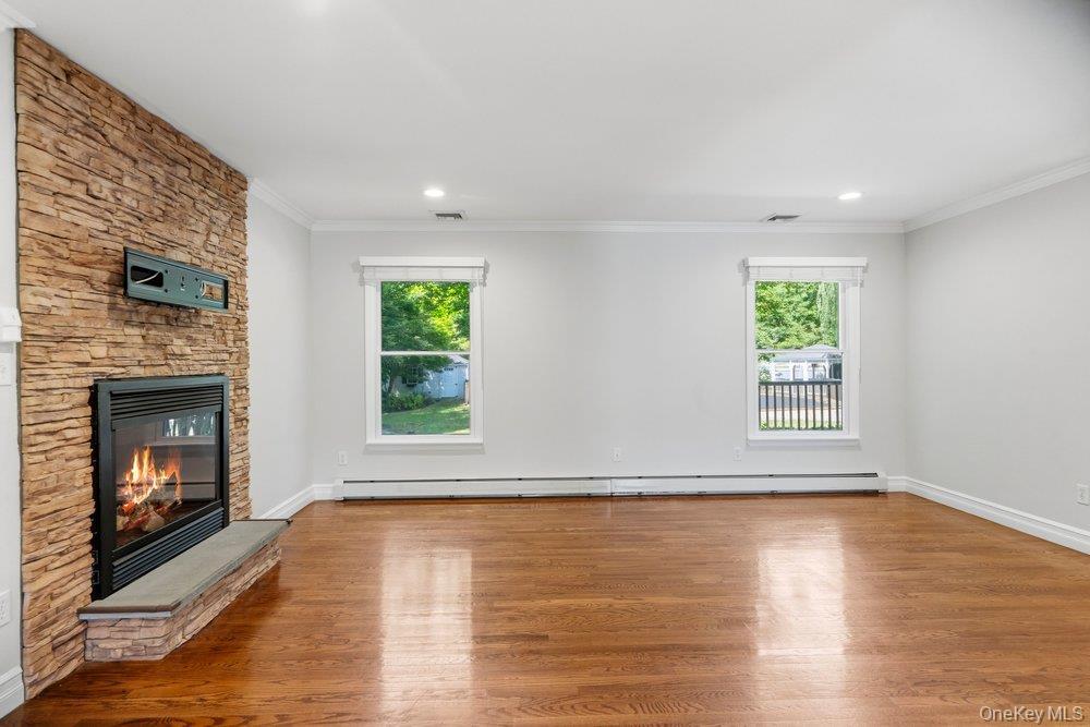 Single Family Victoria Court Suffolk County, NY 11769, MLS-1025608-17