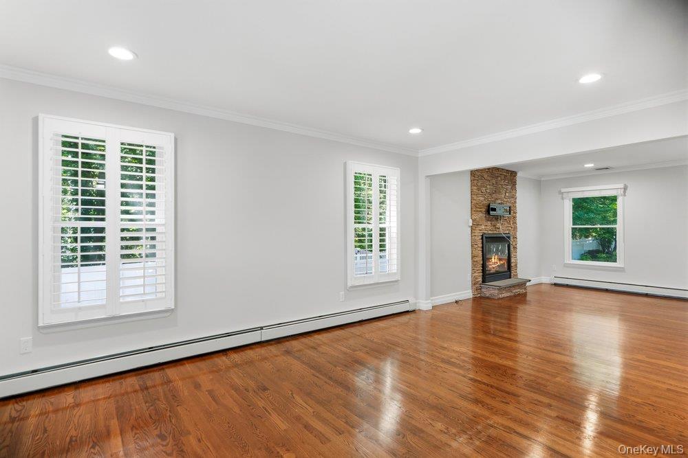 Single Family Victoria Court Suffolk County, NY 11769, MLS-1025608-18