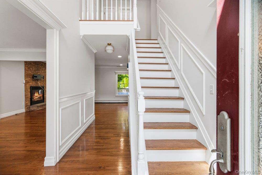 Single Family Victoria Court Suffolk County, NY 11769, MLS-1025608-23