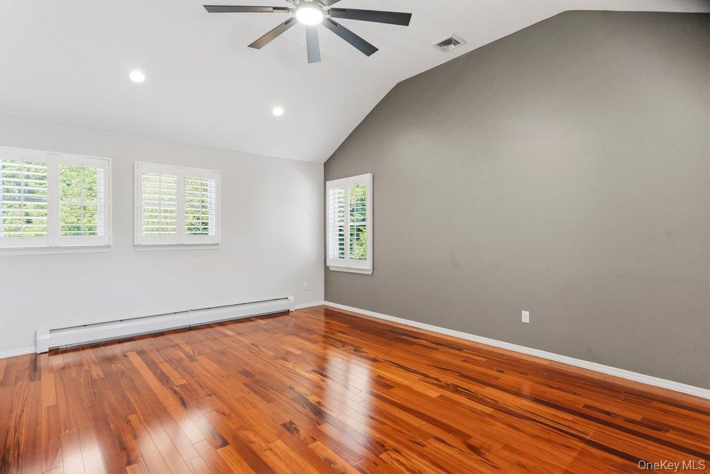 Single Family Victoria Court Suffolk County, NY 11769, MLS-1025608-25