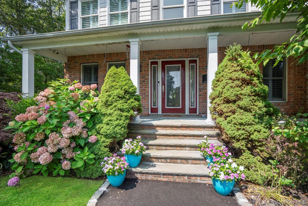 Single Family Victoria Court Suffolk County, NY 11769, MLS-1025608-3