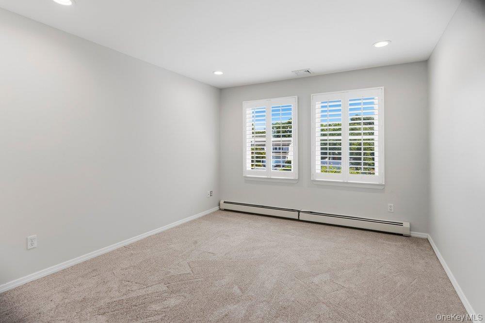Single Family Victoria Court Suffolk County, NY 11769, MLS-1025608-31