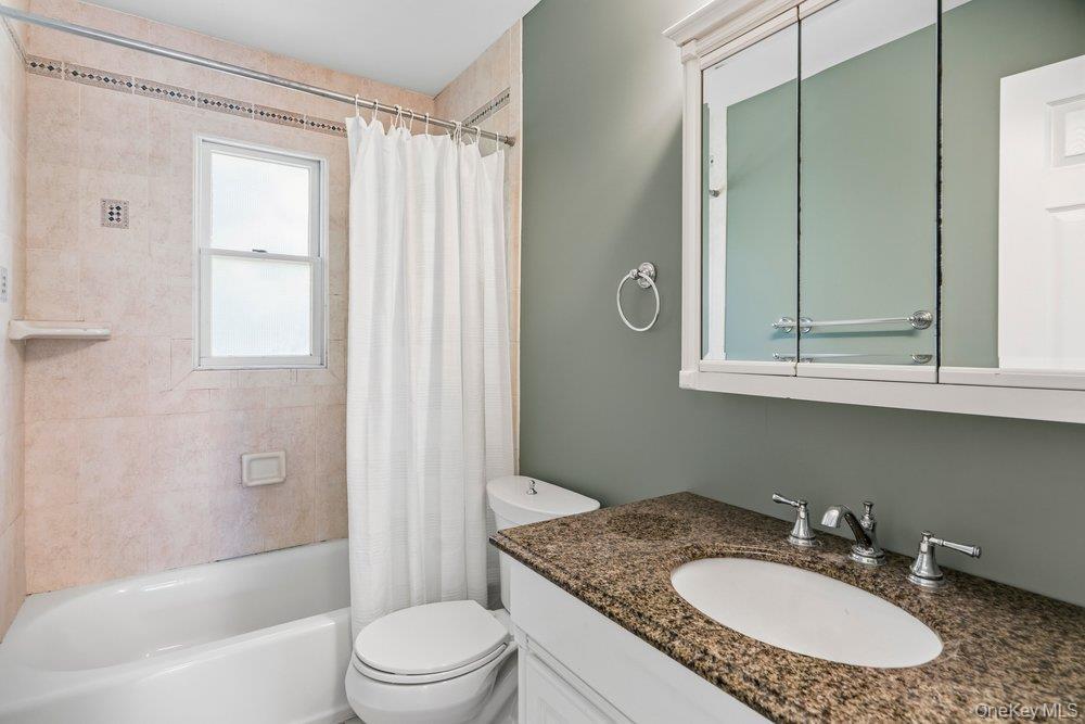 Single Family Victoria Court Suffolk County, NY 11769, MLS-1025608-33