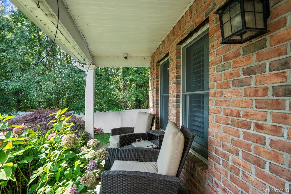 Single Family Victoria Court Suffolk County, NY 11769, MLS-1025608-4